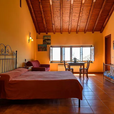 La Pietra Antica O' Munti Farm stay