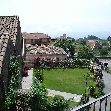 Farm stay La Pietra Antica O' Munti *